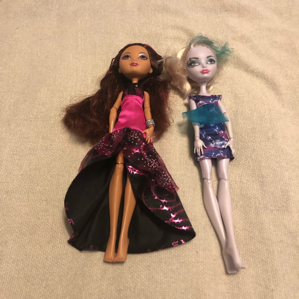 Lot of 2 Ever After High dolls